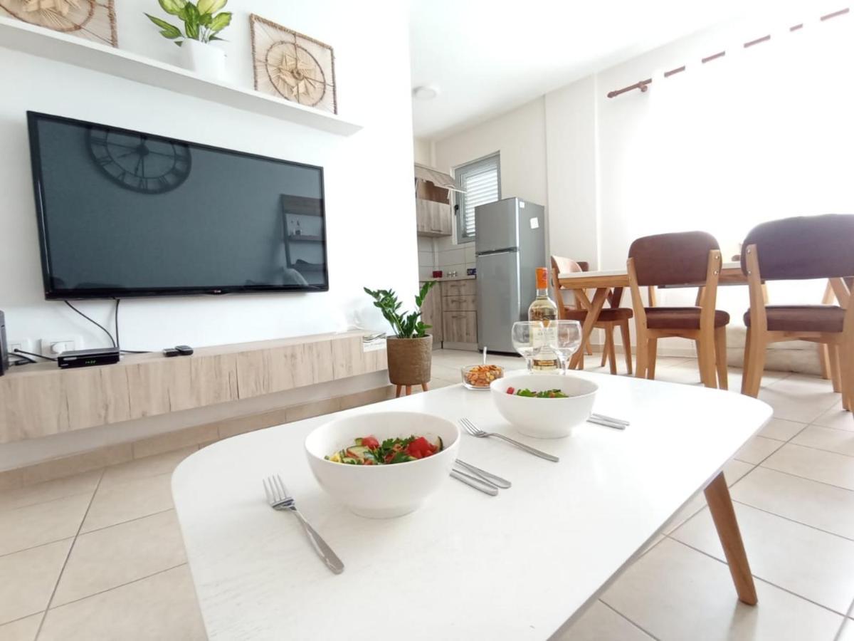 فلورا Trea Accomodations - Port Side المظهر الخارجي الصورة