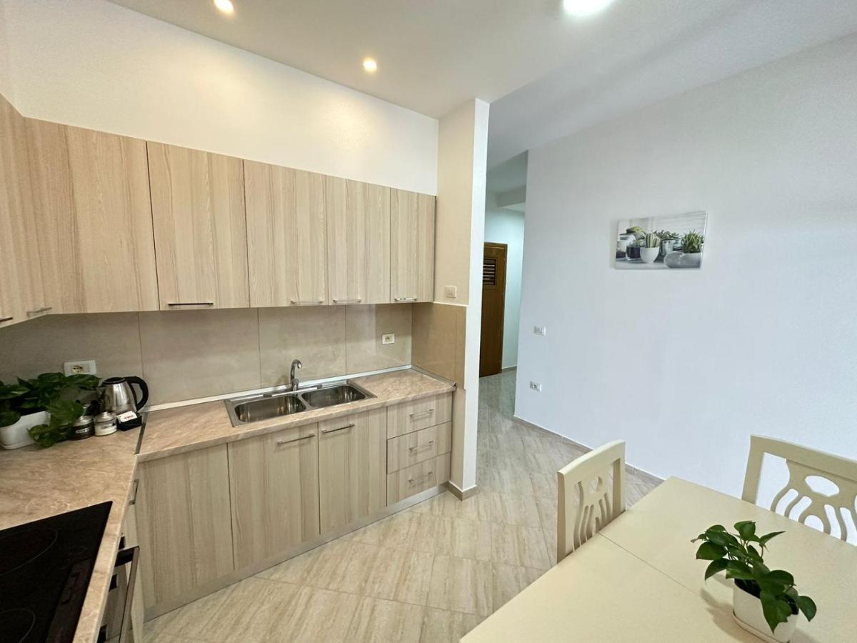 فلورا Trea Accomodations - Port Side المظهر الخارجي الصورة